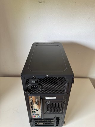 PC Gaming con ventana lateral
