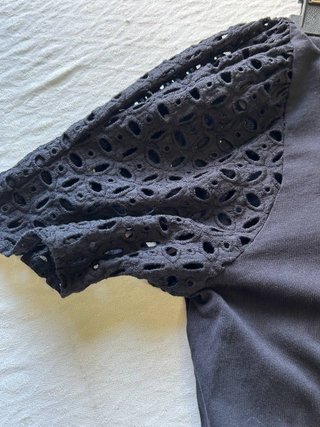 Maglia nera donna a maniche corte pizzo traforato