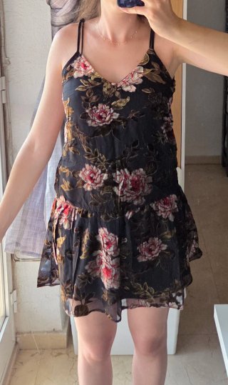 Vestido negro floral