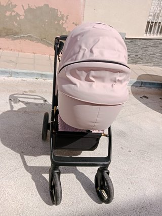 Carro de bebé marca Toral
