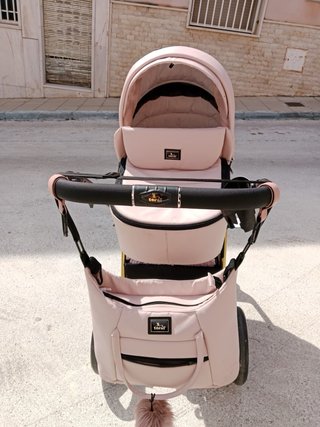 Carro de bebé marca Toral