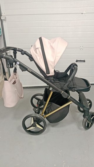 Carro de bebé marca Toral