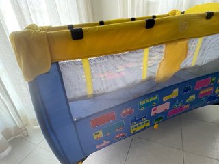 Cuna de viaje infantil con ruedas