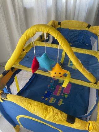 Cuna de viaje infantil con ruedas