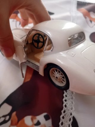 Jaguar XK 120 Burago 1:24 anni '90