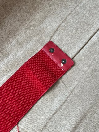 Cinturón decorativo rojo con flor para trajes