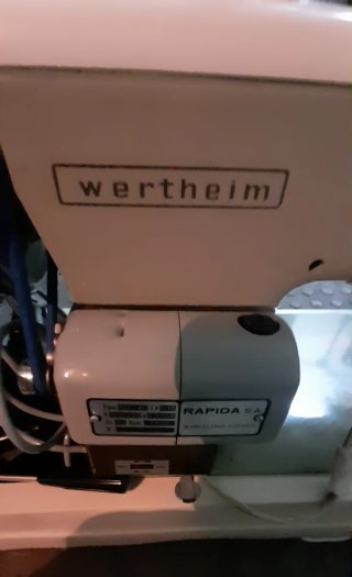 Máquina de coser y bordar Wertheim