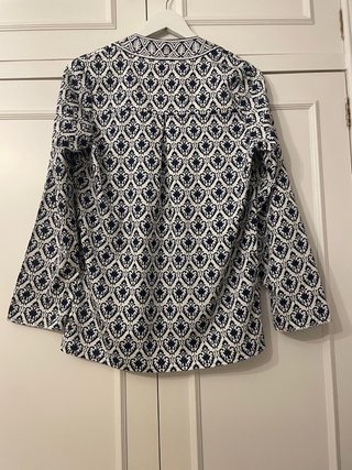 Chaqueta estampada blanca y azul