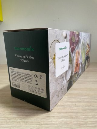 Envasadora al vacío Thermomix VS100. En su caja.