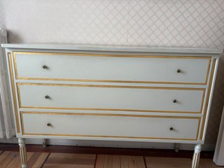 Cama 1.80x0.90 y cómoda cajones