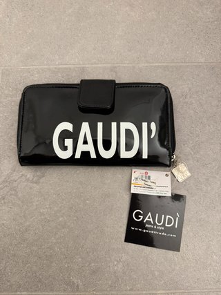 Portafoglio donna Gaudì nero lucido con zip
