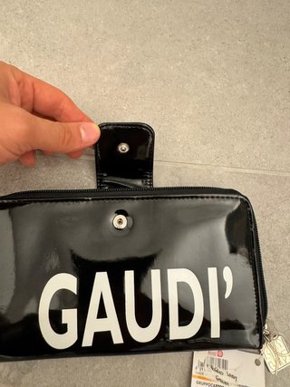 Portafoglio donna Gaudì nero lucido con zip