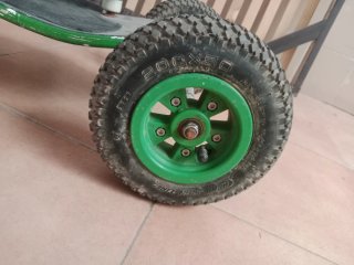 Patinete todoterreno ruedas pinchadas