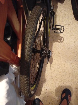 Bicicleta de Montaña Breaker Negra y Amarilla