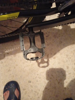 Bicicleta de Montaña Breaker Negra y Amarilla