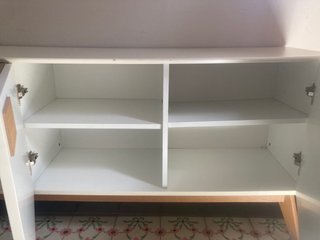 Cómoda blanca de madera