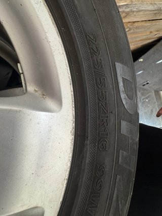 Mercedes: Neumáticos 205/55R16 90% vida útil