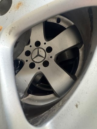 Mercedes: Neumáticos 205/55R16 90% vida útil