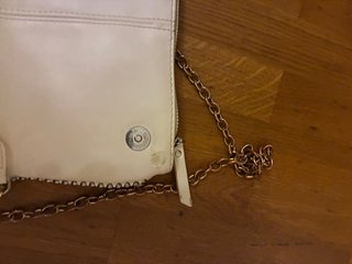 Bolso Brownie blanco con tachuelas