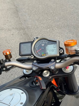 KTM 1290 Super Duke R Negra