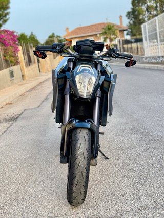 KTM 1290 Super Duke R Negra