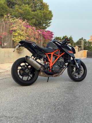 KTM 1290 Super Duke R Negra