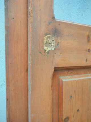 Puerta antigua madera sin cristal.