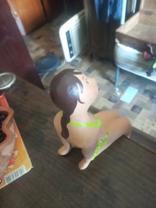 Escultura de cartón piedra mujer bikini