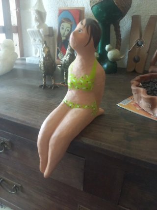 Escultura de cartón piedra mujer bikini