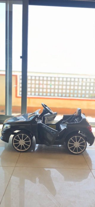 Coche eléctrico infantil Mercedes AMG
