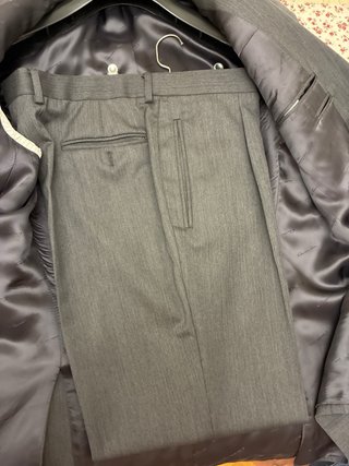 Traje de caballero gris
