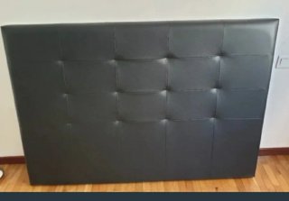 Cabezal de cama piel negro.solo 3 meses de uso