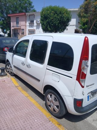 Vendo furgoneta Renault cangu año 2016