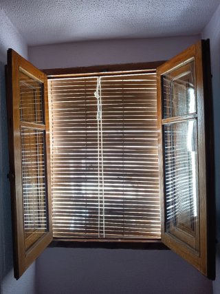 Ventana de madera antigua
