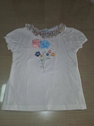 Blusa CUKIDOO flores bordadas cuello volante