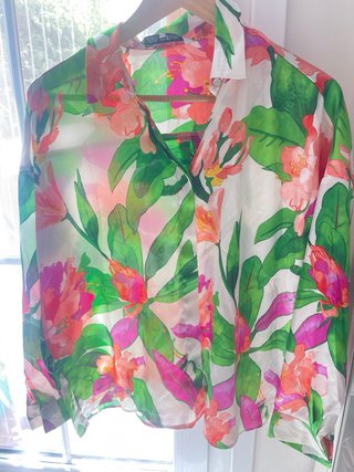 Blusa Zara floral M/38/10 a estrenar