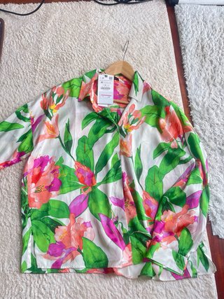 Blusa Zara floral M/38/10 a estrenar