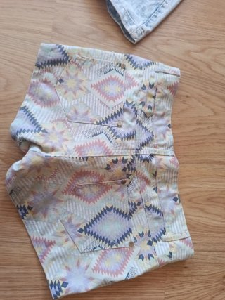 Pantalón corto estampado geométrico