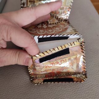Carterita hecha a mano con compartimentos