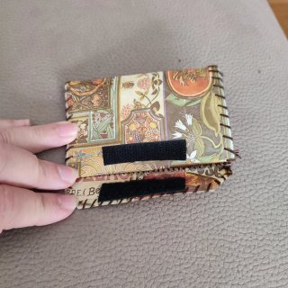 Carterita hecha a mano con compartimentos
