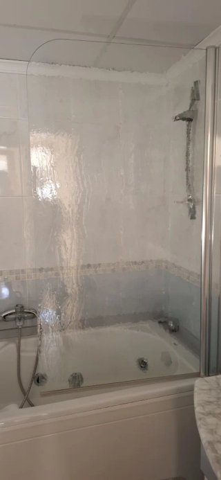 Mampara de bañera de cristal, comprada en Quiles