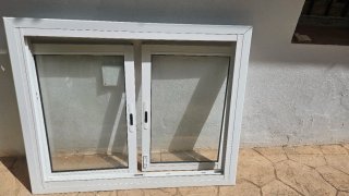 Ventana blanca 2 hojas con rejas