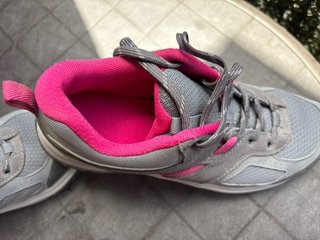 Zapatillas de montaña Quechua grises y rosas