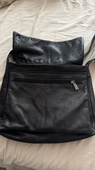 Bolso de piel negro