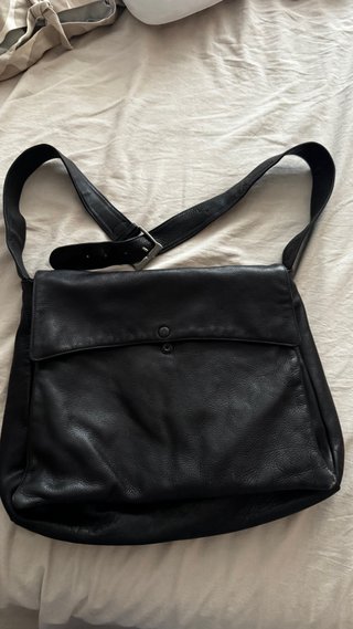 Bolso de piel negro