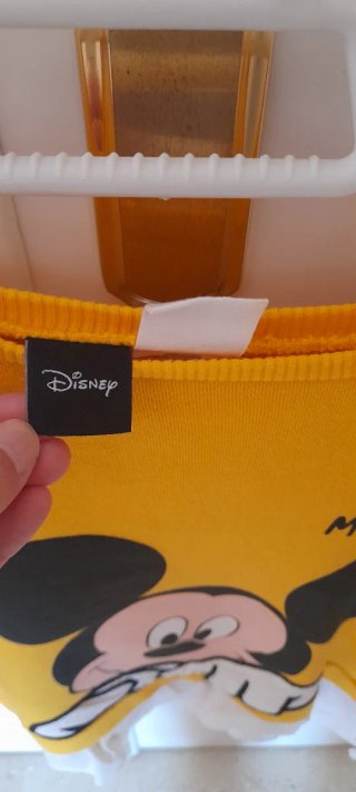 Camiseta Mickey Mouse amarilla con volantes