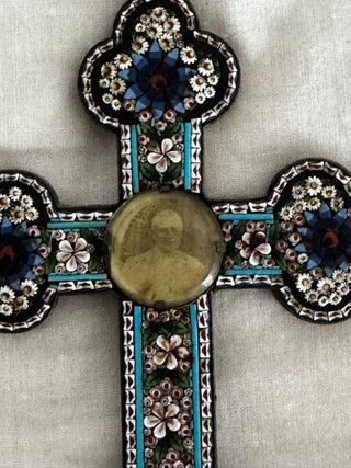Cruz de micromosaico italiana