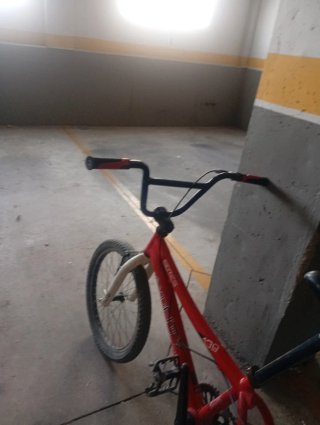 Bici BMX monte roja