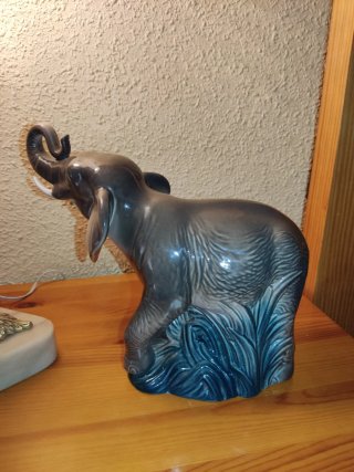 figura de elefante marca Porcegama