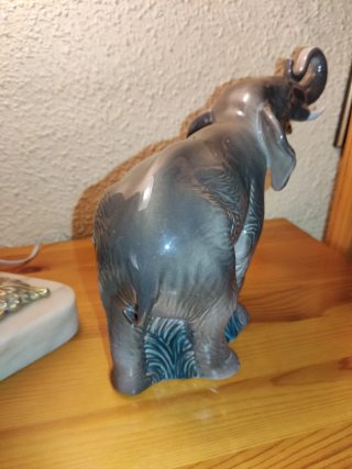 figura de elefante marca Porcegama